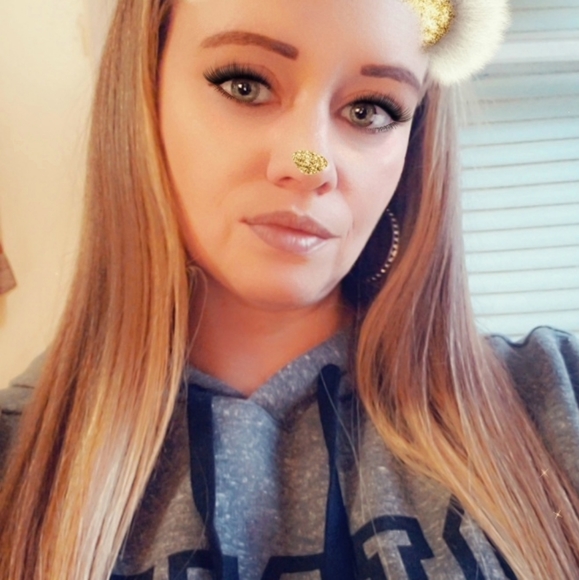 Meet your Posher, Danielle - Picture 2 of 4